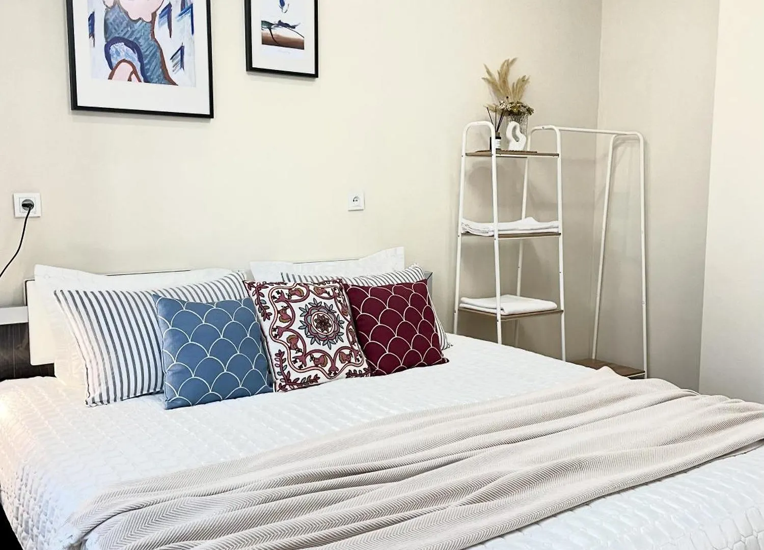 Уютная Квартира На Абая Almaty Apartment